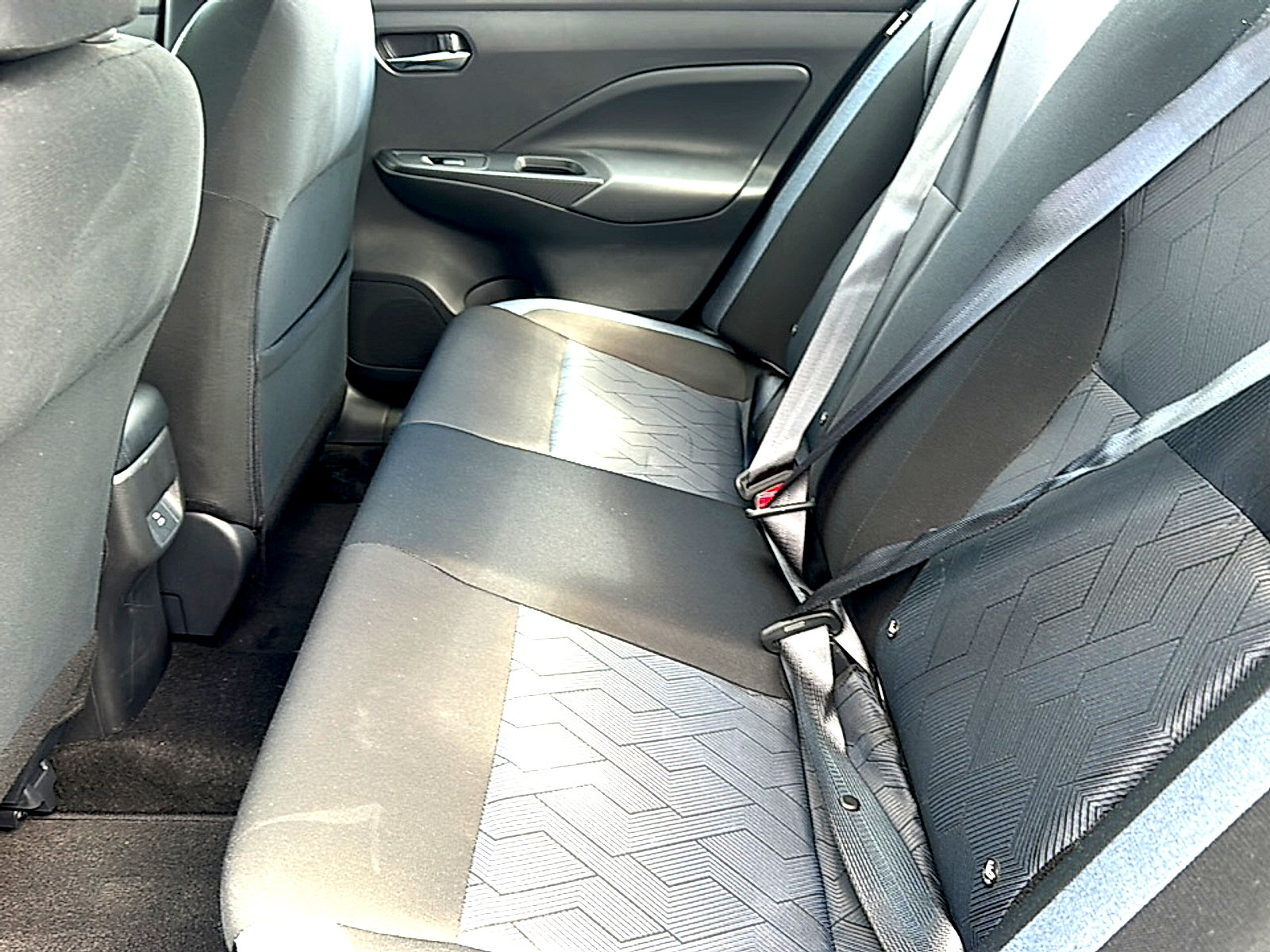 Used 2025 Nissan Versa SV FWD image 18