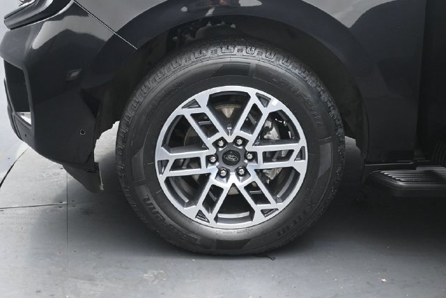 Certified 2025 Ford Expedition Active AWD/4WD image 36