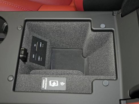Certified 2026 Porsche Macan S AWD/4WD image 35