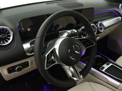 New 2025 Mercedes-Benz GLB 250 image 5