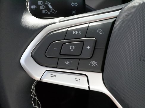 Used 2023 Volkswagen Taos SEL image 26