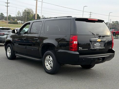 Used 2012 Chevrolet Suburban LT image 4