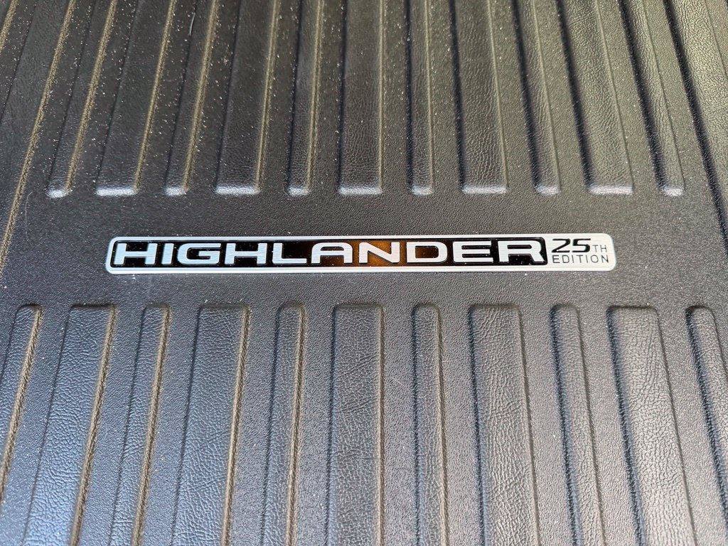 Used 2025 Toyota Highlander Limited AWD/4WD image 10