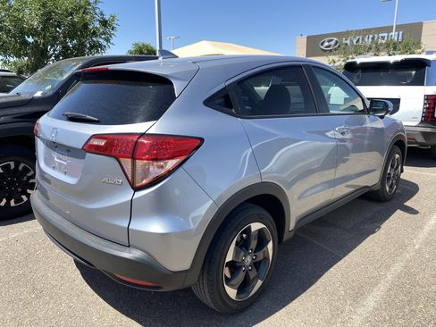 Used 2018 Honda HR-V EX image 2