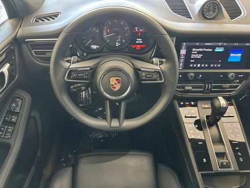 Certified 2025 Porsche Macan AWD/4WD image 15