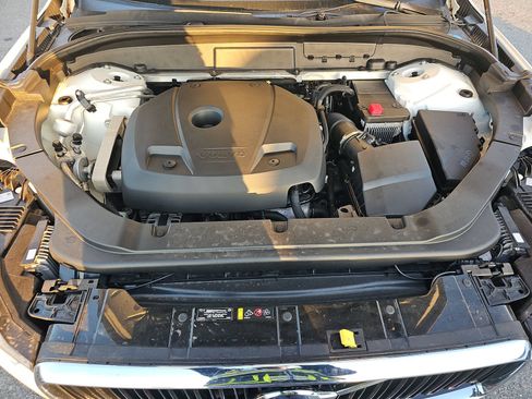 Used 2018 Volvo XC60 T5 Momentum AWD/4WD image 11