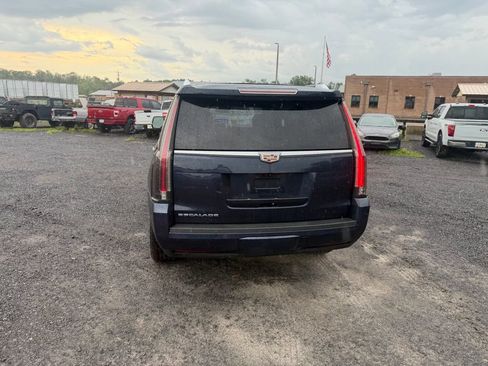 Used 2019 Cadillac Escalade Luxury AWD/4WD image 3