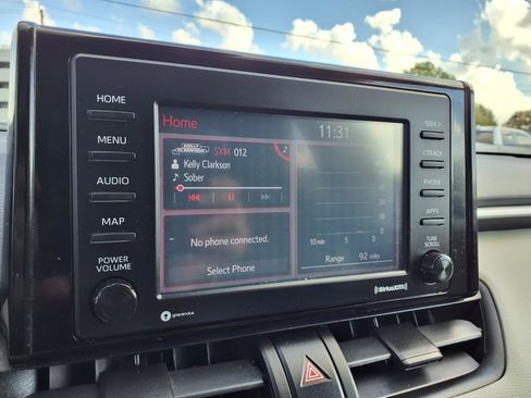 Used 2020 Toyota RAV4 XLE AWD/4WD image 6