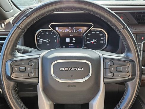 Used 2021 GMC Yukon Denali w/ Denali Premium Package image 11