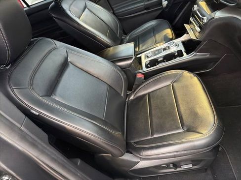 Used 2020 Ford Explorer XLT w/ Equipment Group 202A image 18