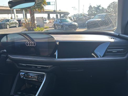Used 2025 Audi Q5 Premium Plus w/ Premium Plus image 11