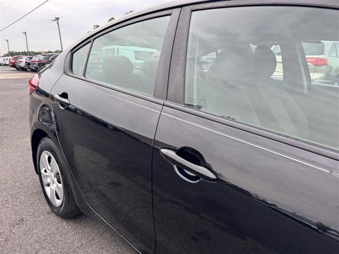 Used 2018 Kia Forte LX image 21