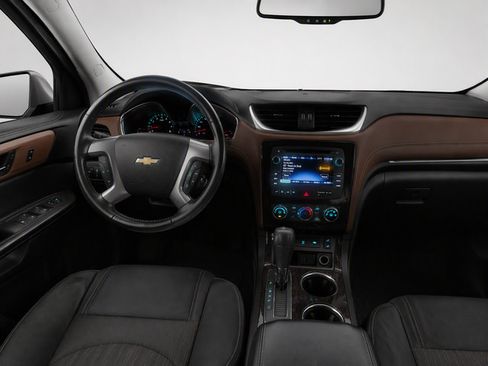 Used 2017 Chevrolet Traverse LT w/ Style and Technology Package FWD image 19
