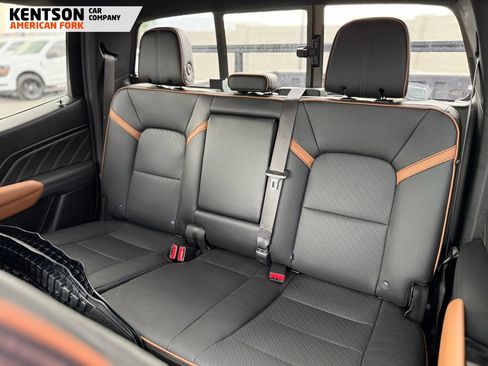 Used 2024 GMC Canyon AT4 w/ AT4 Premium Package AWD/4WD image 30