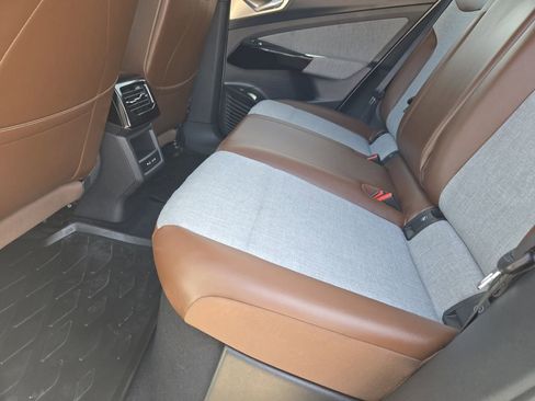 Used 2024 Volkswagen ID.4 Pro image 31