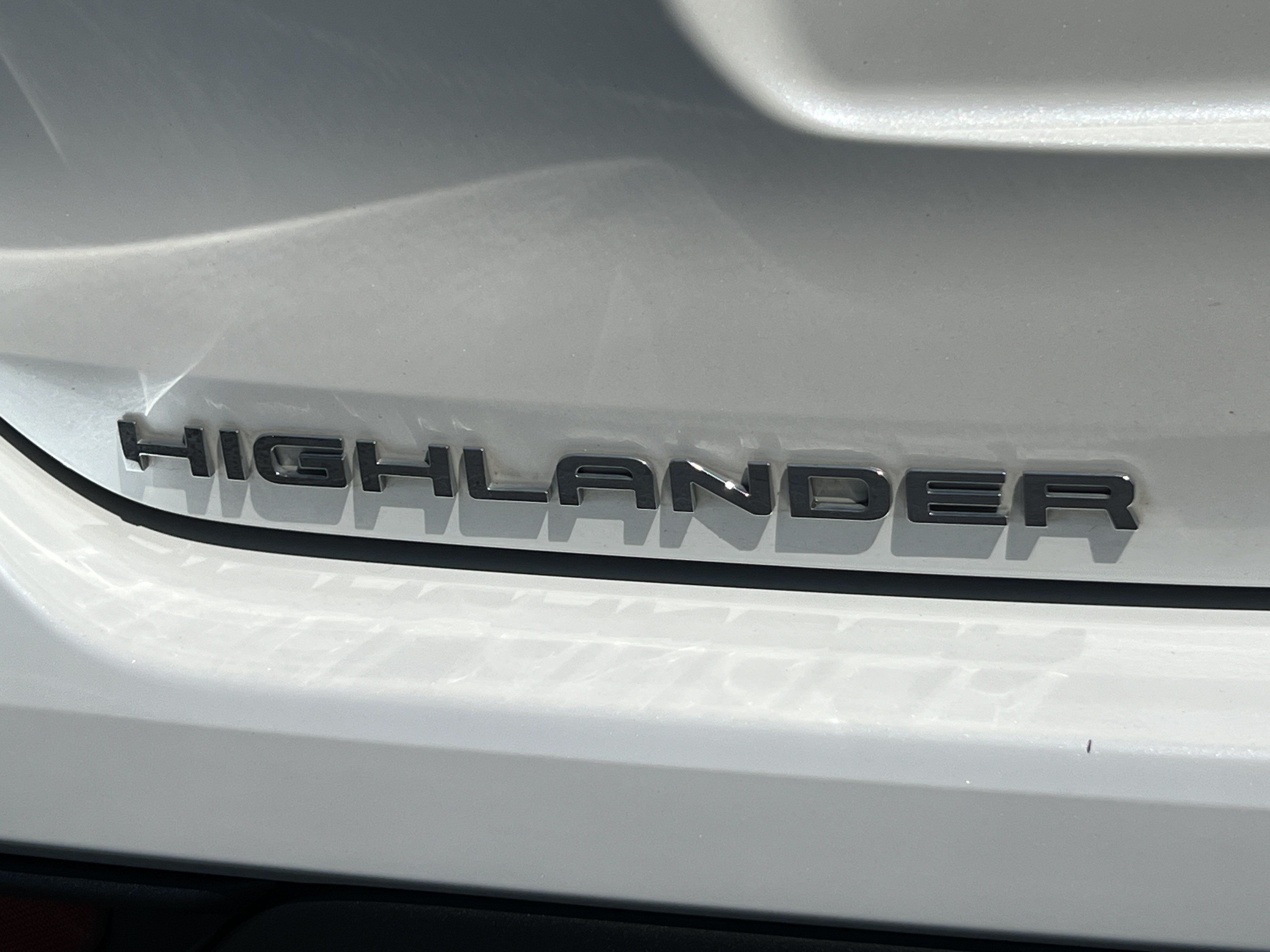 Used 2021 Toyota Highlander XLE AWD/4WD image 9