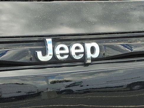 Used 2023 Jeep Grand Cherokee Limited w/ Luxury Tech Group II AWD/4WD image 30