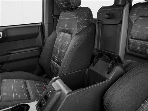 New 2025 Ford Bronco Heritage Edition image 10