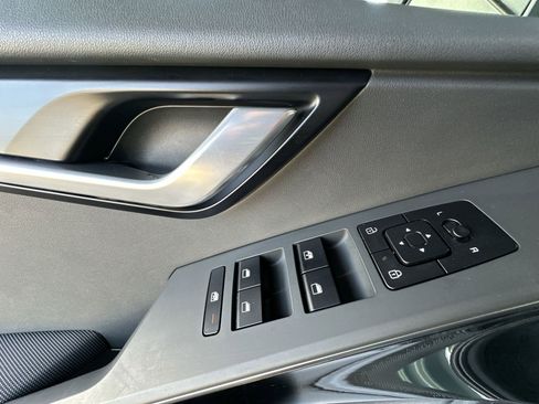 Certified 2023 Kia Niro EX image 15