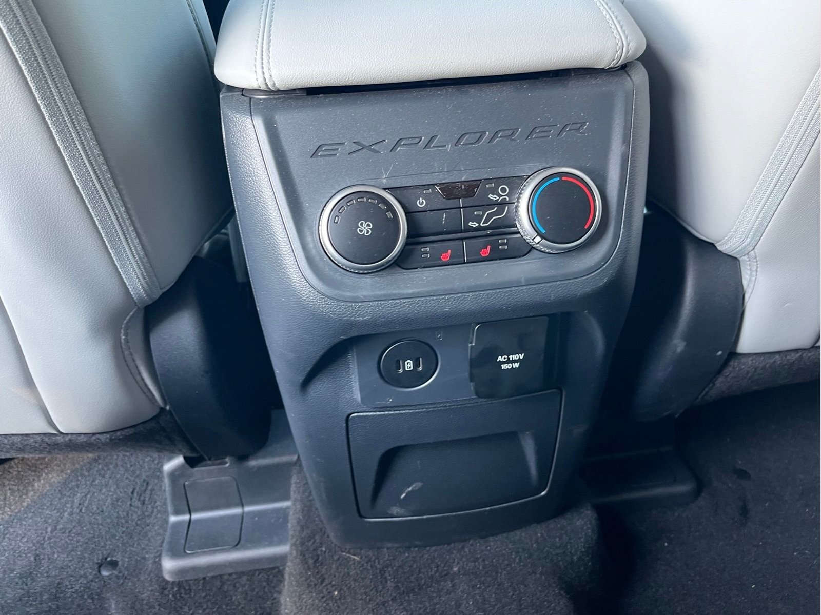 Used 2025 Ford Explorer Platinum w/ Ultimate Package AWD/4WD image 31