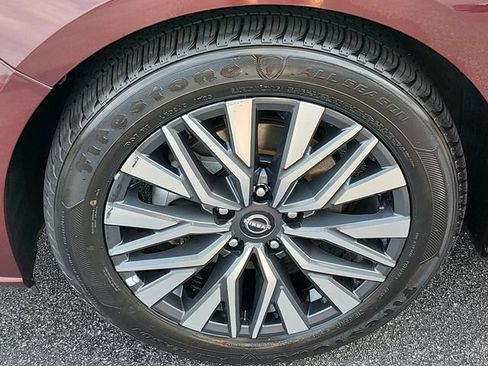 Certified 2025 Nissan Altima 2.5 SV FWD image 17