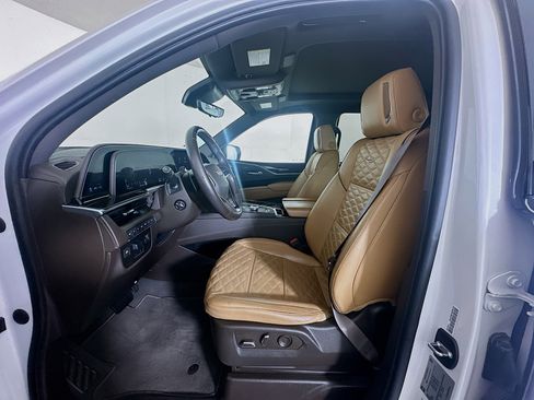 Used 2022 Cadillac Escalade Premium Luxury w/ Performance Package image 13