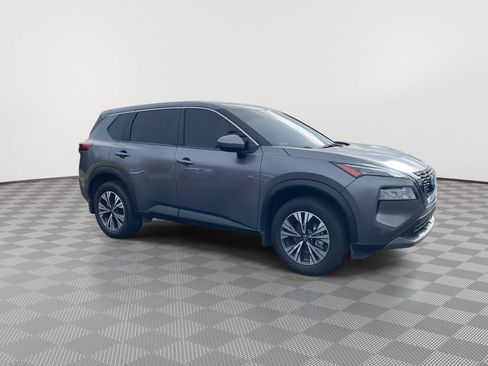 Used 2023 Nissan Rogue SV image 2
