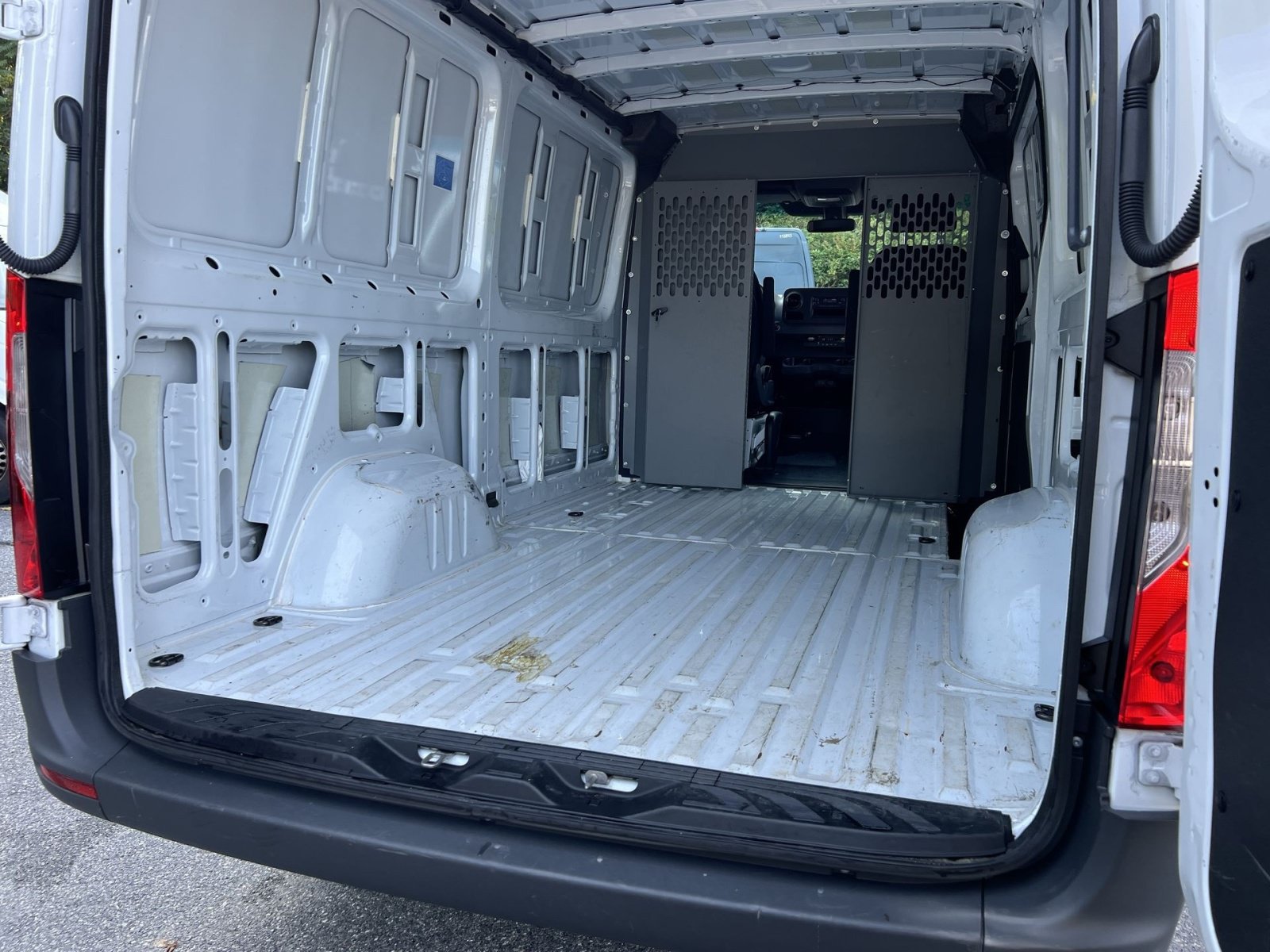 Used 2025 Mercedes-Benz Sprinter 2500 image 31