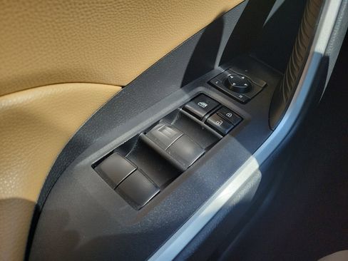 Used 2021 Toyota RAV4 LE image 21