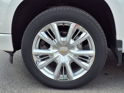 Certified 2023 Chevrolet Silverado 1500 High Country w/ Technology Package AWD/4WD image 28
