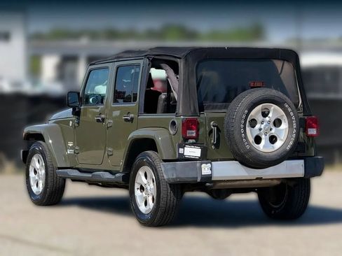 Used 2015 Jeep Wrangler Unlimited Sahara w/ Connectivity Group AWD/4WD image 10