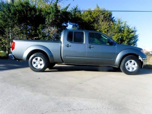 Used 2009 Nissan Frontier SE w/ SE Value Truck Pkg image 5