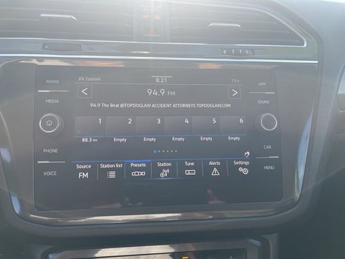 Used 2022 Volkswagen Tiguan SE image 23