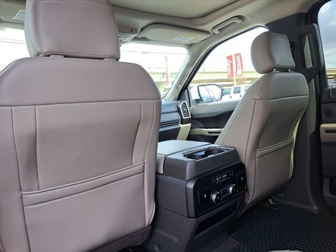 Used 2018 Ford Expedition Limited w/ Equipment Group 301A image 25