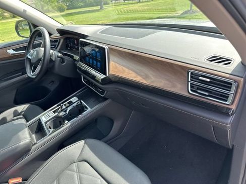 Used 2025 Volkswagen Atlas SE AWD/4WD image 28