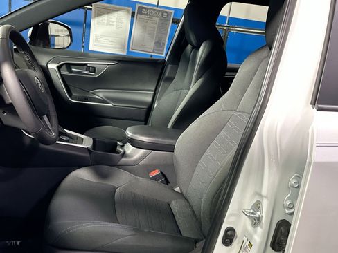 Used 2024 Toyota RAV4 SE image 13