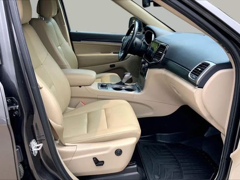 Used 2020 Jeep Grand Cherokee Limited AWD/4WD image 9