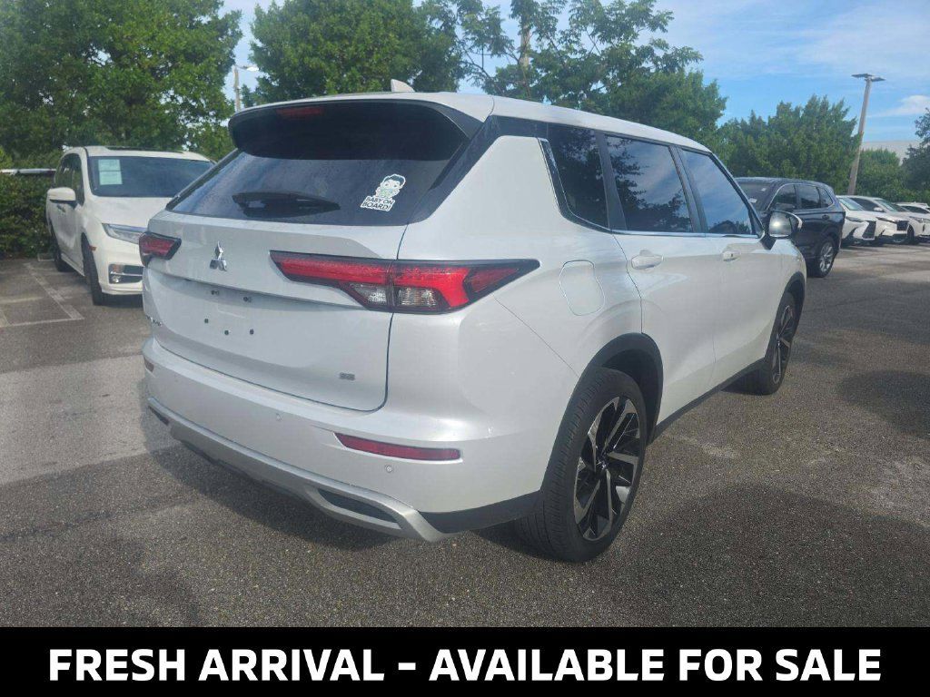 Used 2024 Mitsubishi Outlander SE FWD image 6