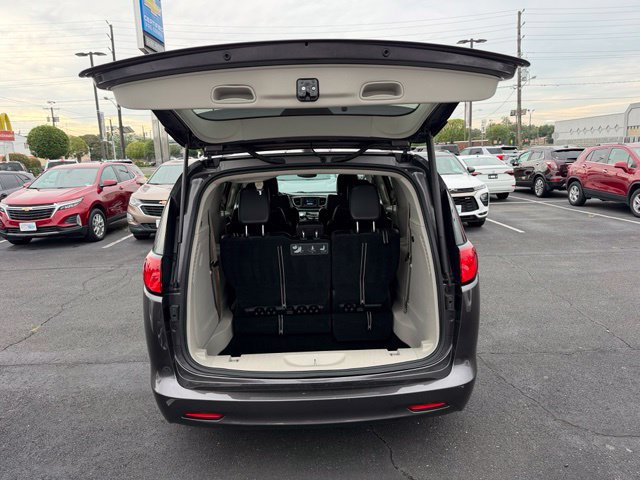 Used 2020 Chrysler Voyager Lxi FWD image 13