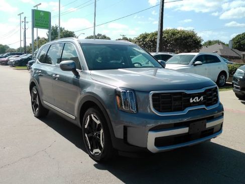 Used 2025 Kia Telluride S AWD/4WD image 3
