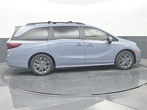 Used 2025 Honda Odyssey Touring image 8