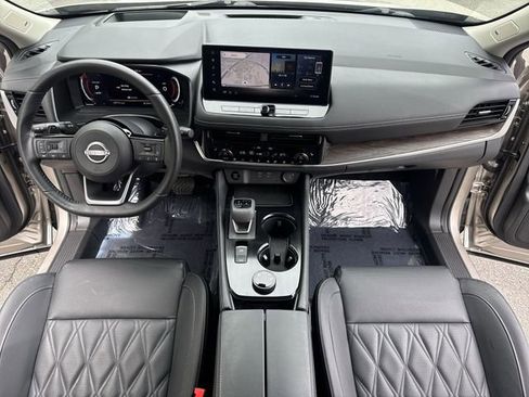 Used 2024 Nissan Rogue Platinum w/ Platinum Premium Package image 9