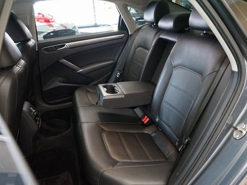 Used 2018 Volkswagen Passat 2.0T SE image 47