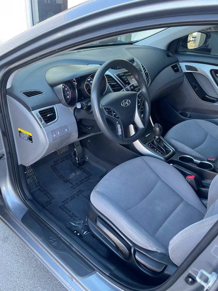 Used 2014 Hyundai Elantra SE w/ Option Group 02 FWD image 11