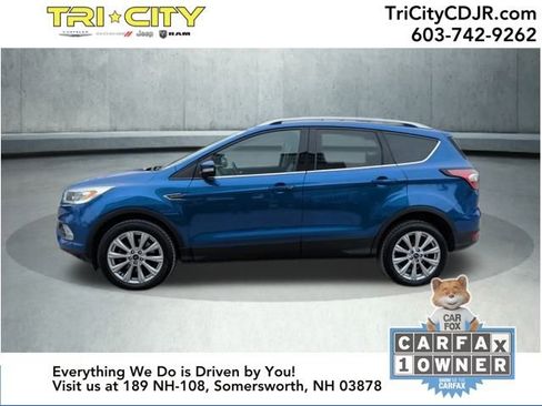 Used 2017 Ford Escape Titanium image 2