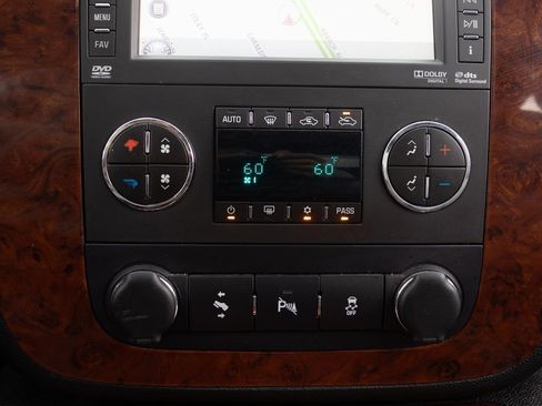 Used 2013 Chevrolet Avalanche LTZ image 36