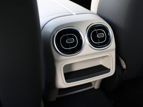 Used 2025 Mercedes-Benz C 300 Sedan image 24