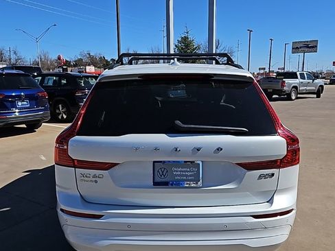 Used 2022 Volvo XC60 B5 Momentum image 6
