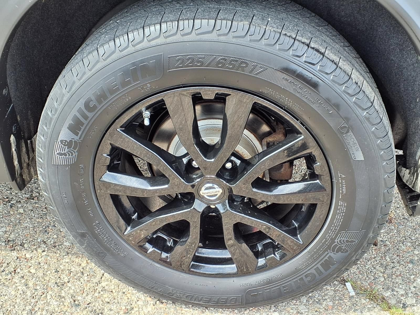 Used 2018 Nissan Rogue SV AWD/4WD image 8