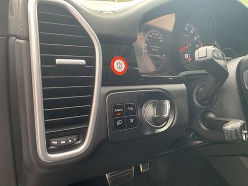 Used 2019 Porsche Cayenne S image 26